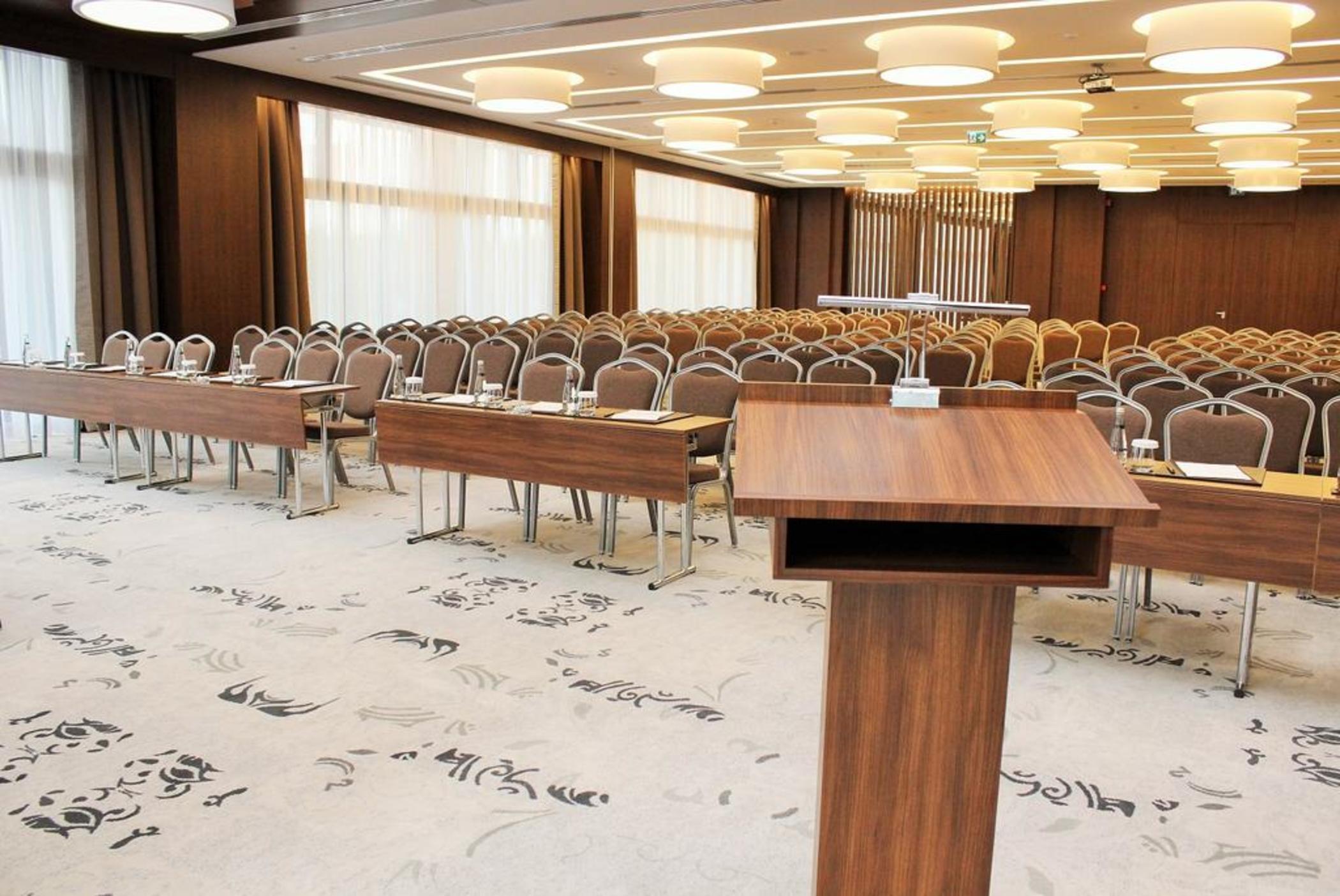 Hotel Tango Arjaan By Rotana 5*